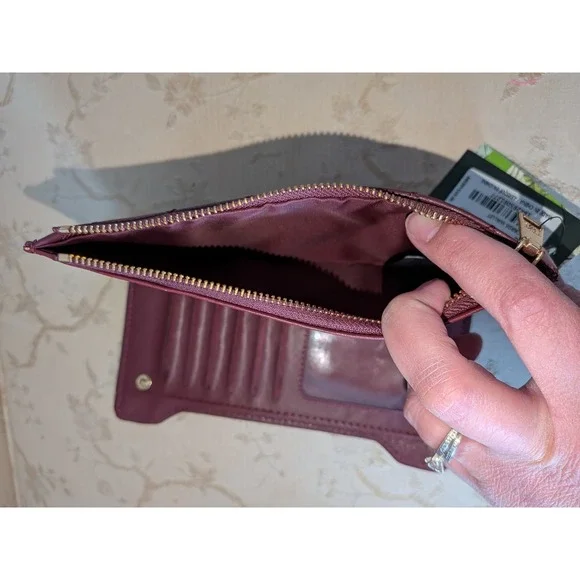 Badgley Mischka Long Cards Wallet Quilted Plum Bifold Gold Hardware NWT - Picture 4 of 4